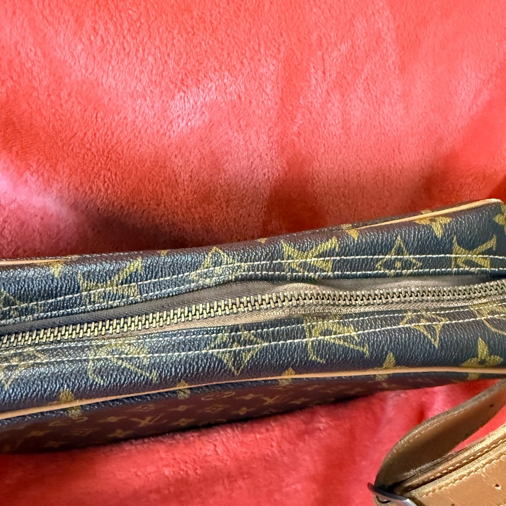 Vintage Louis Vuitton Crossbody Purse - Picture 8 of 16